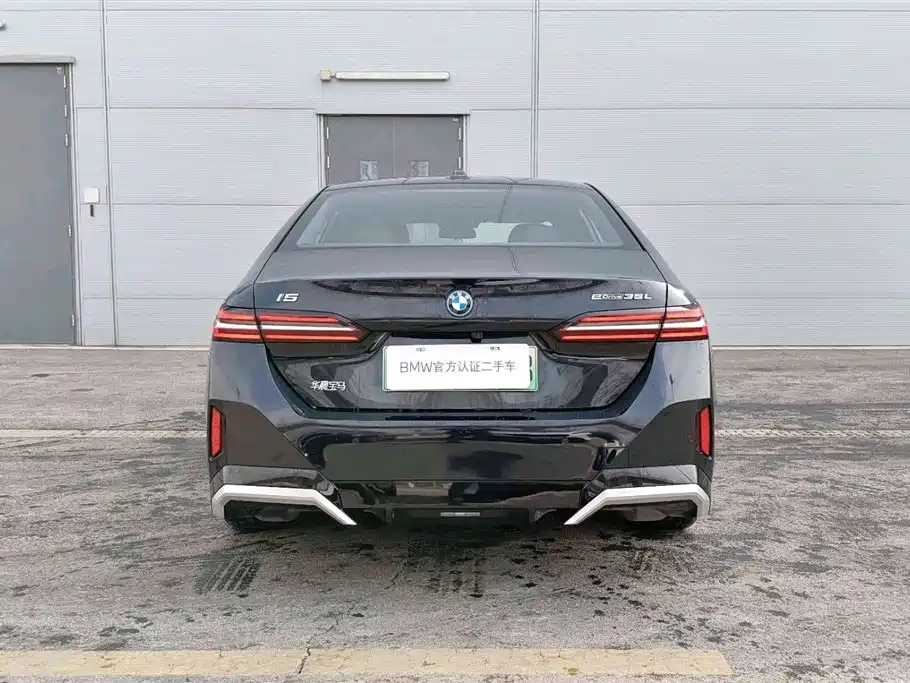 BMW BMW i5 2024 eDrive 35L M Sport Package 2025 - thumbnail 3