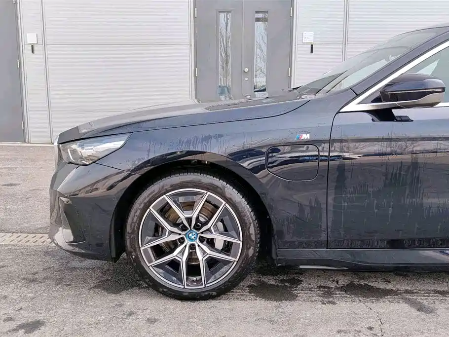 BMW BMW i5 2024 eDrive 35L M Sport Package 2025 - thumbnail 5