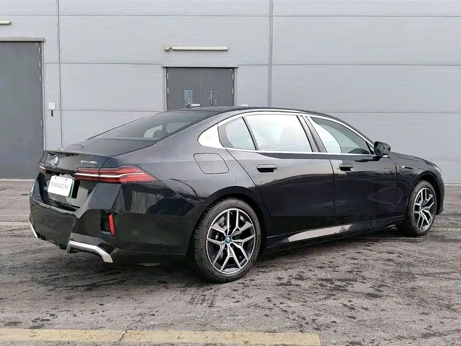 BMW BMW i5 2024 eDrive 35L M Sport Package 2025 - thumbnail 6