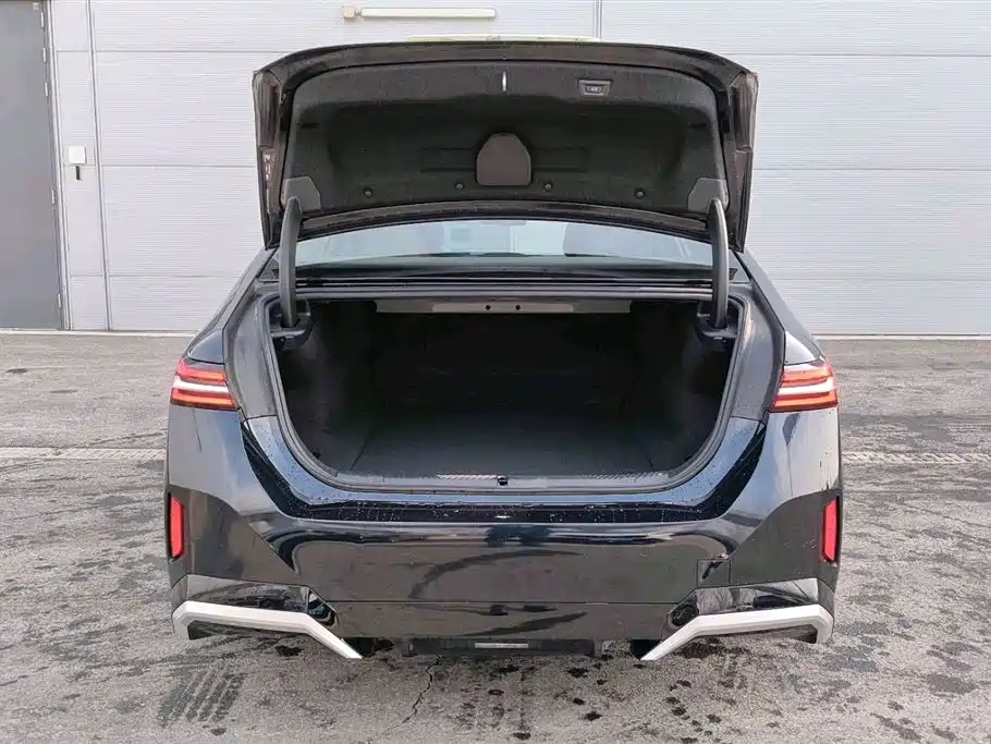BMW BMW i5 2024 eDrive 35L M Sport Package 2025 - thumbnail 10