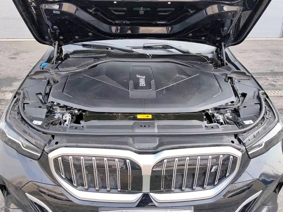 BMW BMW i5 2024 eDrive 35L M Sport Package 2025 - thumbnail 13