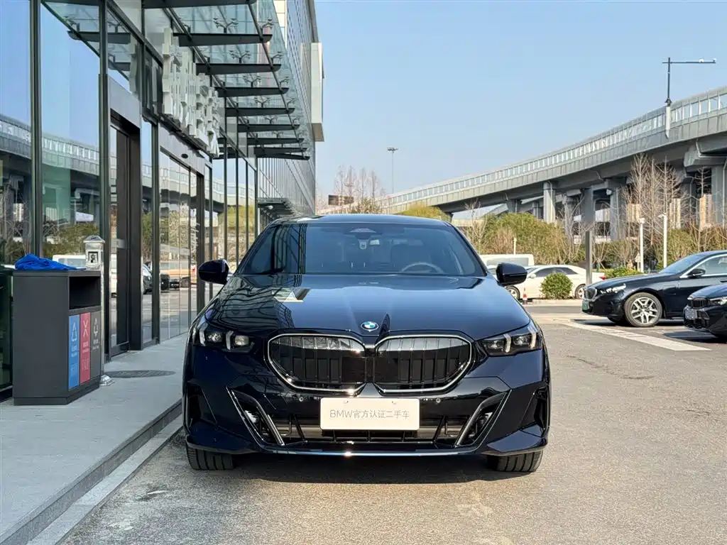 BMW BMW 5 Series Import 2024 530i Luxury M Sport Package 2026 - thumbnail 3