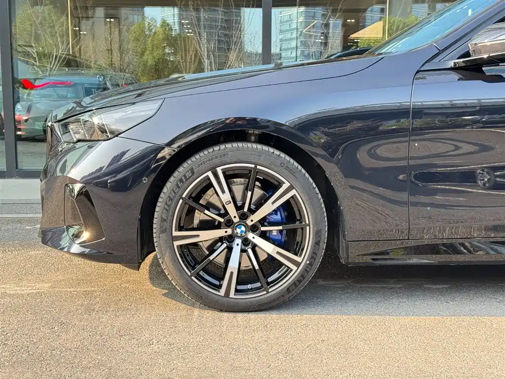 BMW BMW 5 Series Import 2024 530i Luxury M Sport Package 2026 - thumbnail 5