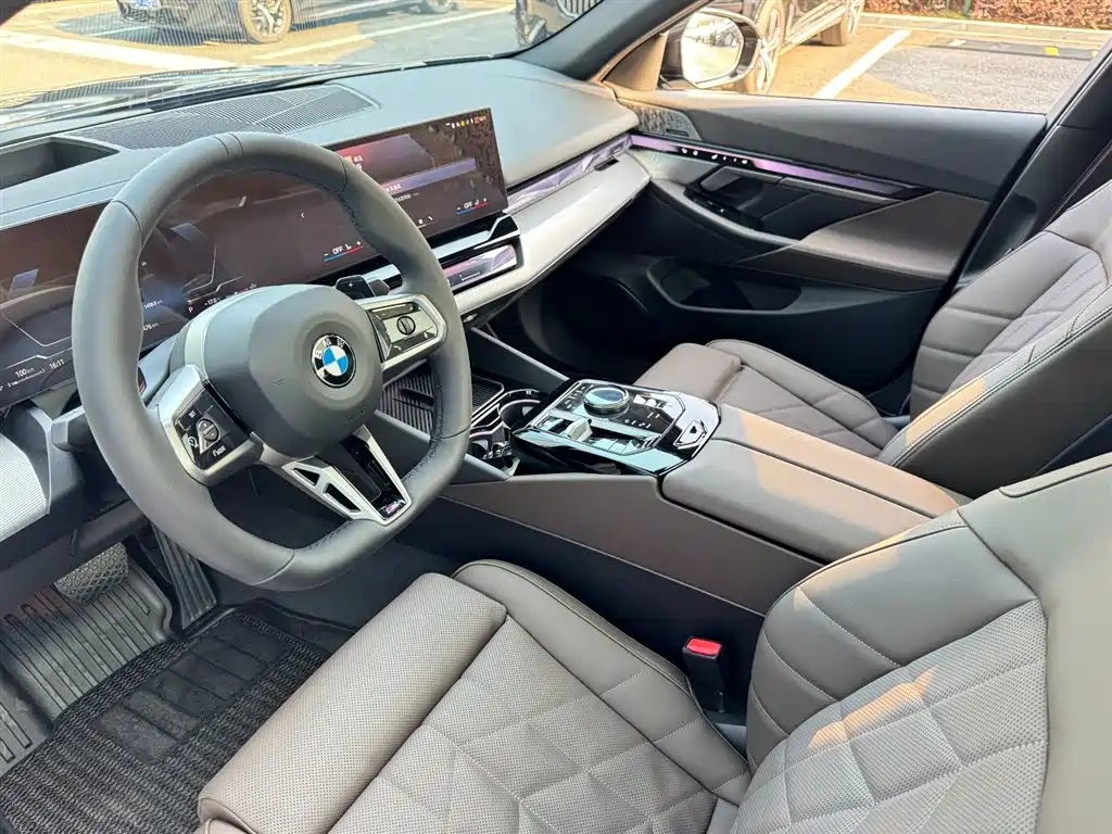 BMW BMW 5 Series Import 2024 530i Luxury M Sport Package 2026 - thumbnail 7