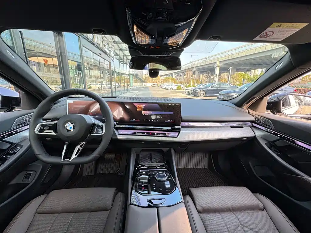 BMW BMW 5 Series Import 2024 530i Luxury M Sport Package 2026 - thumbnail 9