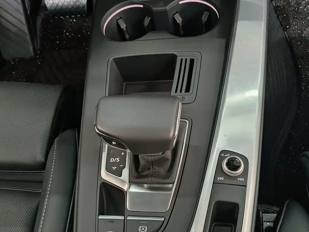 Audi Audi A4L 2025 200th Anniversary Edition 40 TFSI Sport Elegant 2025 - thumbnail 4