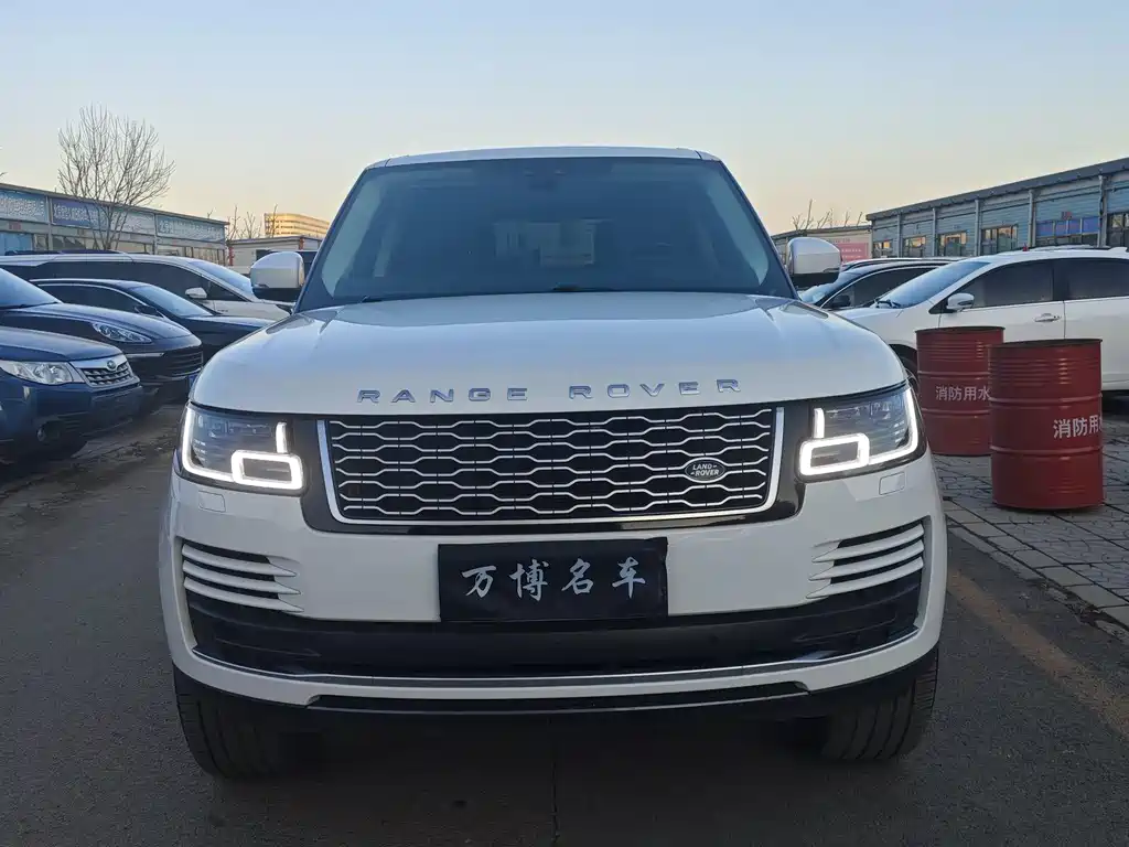 Land Rover Range Rover 2022 3.0 L6 360PS Heritage Edition 2022 - thumbnail 2
