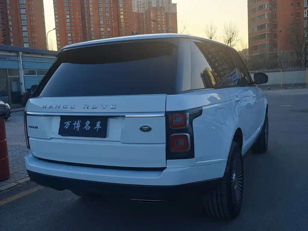 Land Rover Range Rover 2022 3.0 L6 360PS Heritage Edition 2022 - thumbnail 4