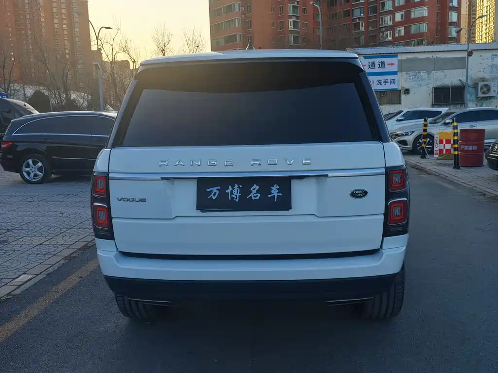 Land Rover Range Rover 2022 3.0 L6 360PS Heritage Edition 2022 - thumbnail 5