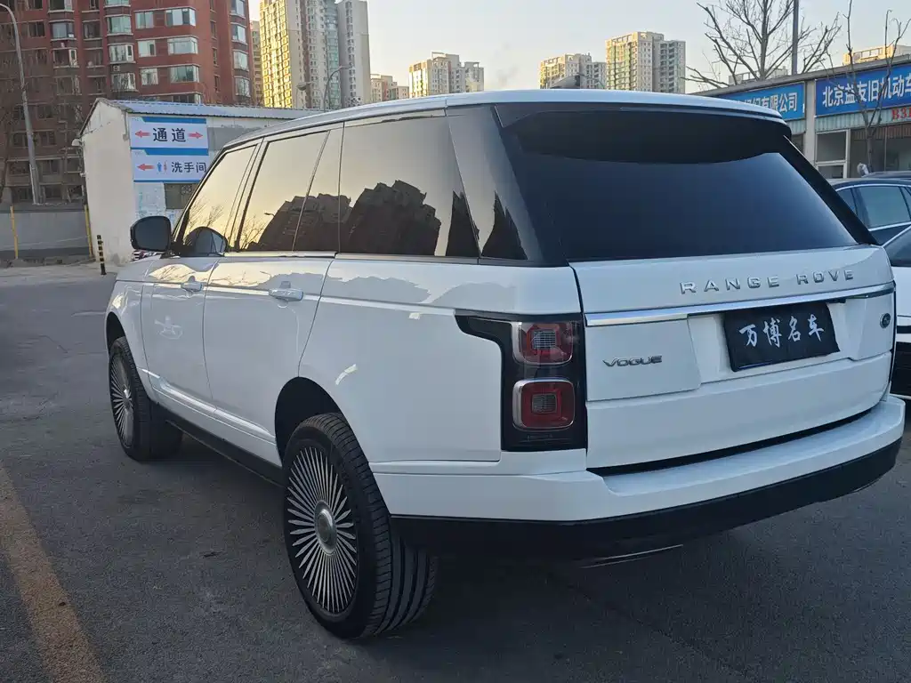 Land Rover Range Rover 2022 3.0 L6 360PS Heritage Edition 2022 - thumbnail 6