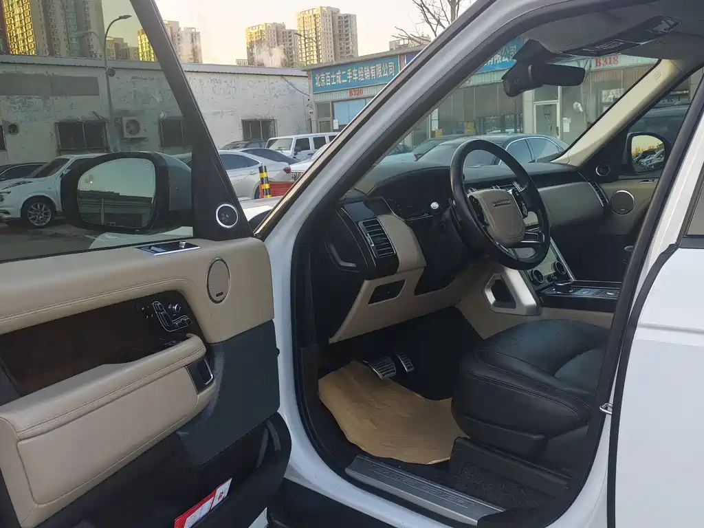 Land Rover Range Rover 2022 3.0 L6 360PS Heritage Edition 2022 - thumbnail 8