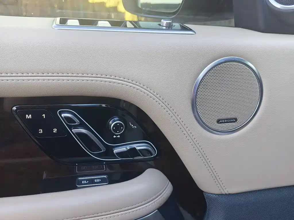 Land Rover Range Rover 2022 3.0 L6 360PS Heritage Edition 2022 - thumbnail 9