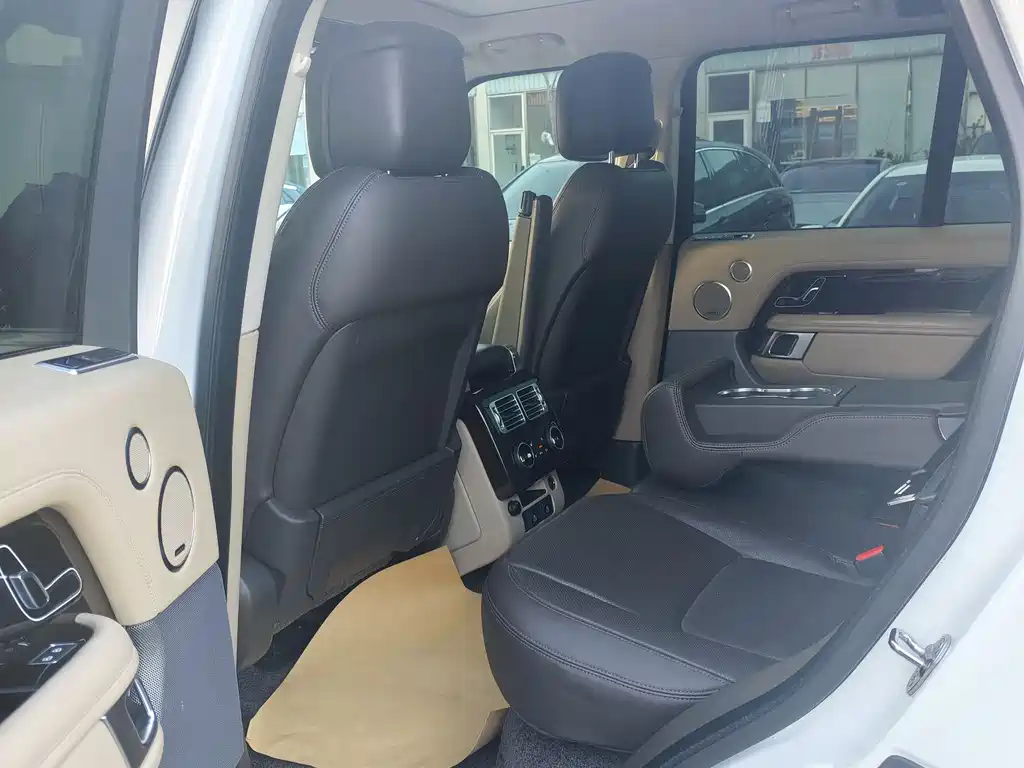 Land Rover Range Rover 2022 3.0 L6 360PS Heritage Edition 2022 - thumbnail 16
