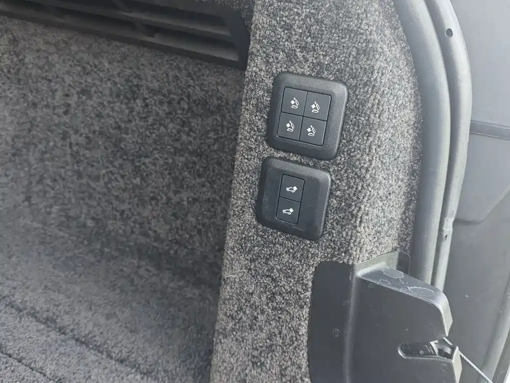 Land Rover Range Rover 2022 3.0 L6 360PS Heritage Edition 2022 - thumbnail 17