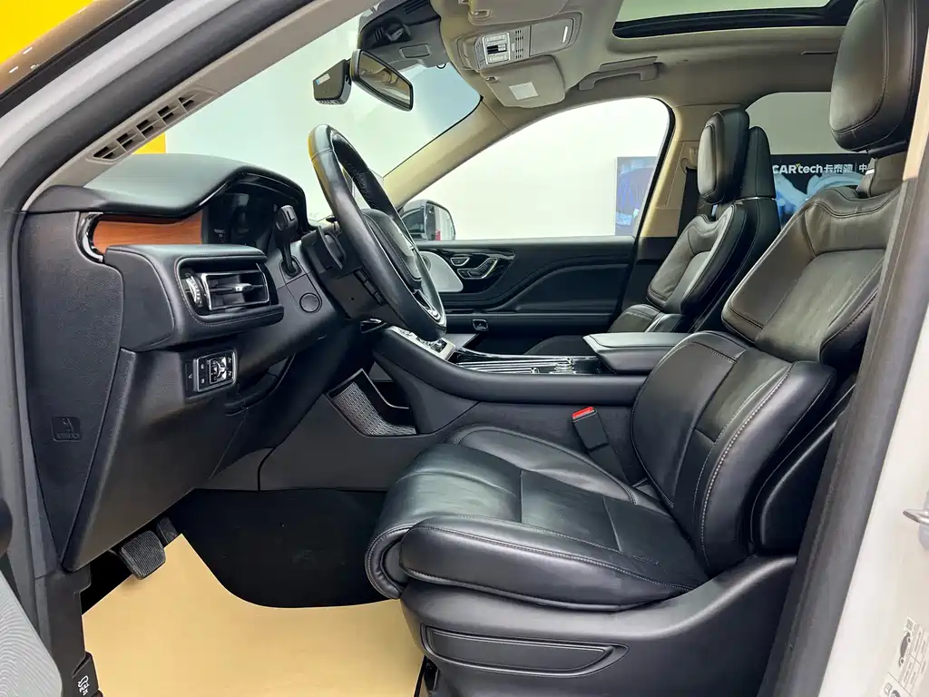 Lincoln Aviator 2020 3.0T V6 AWD Executive Edition 2021 - thumbnail 3