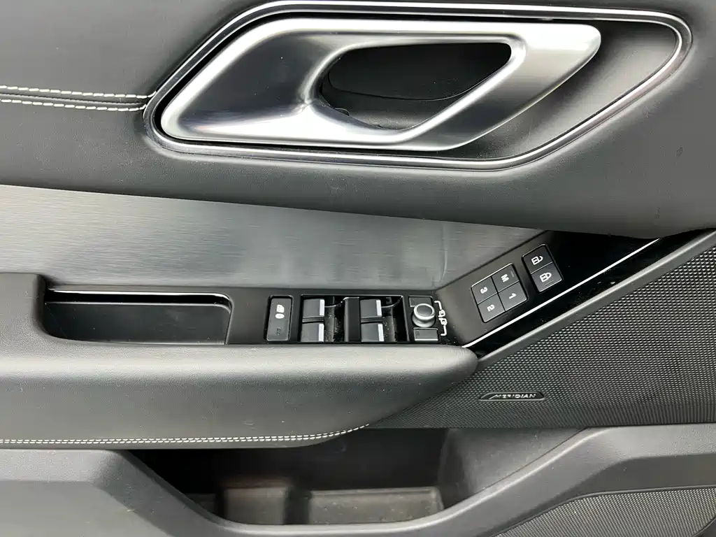 Land Rover Range Rover Velar 2022 250PS Gold Collection Edition 2023 - thumbnail 3