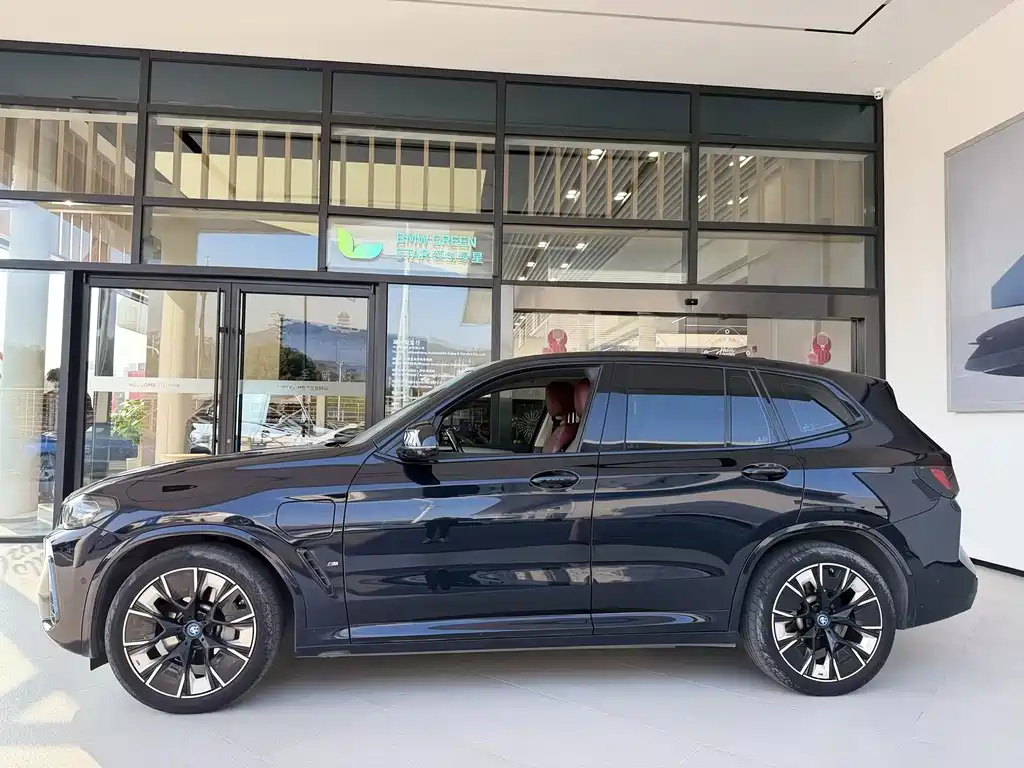 BMW BMW iX3 2022 Create Leading Model 2022 - thumbnail 2