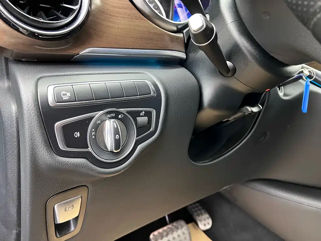 Mercedes-Benz Mercedes-Benz V-Class 2021 V 260 Exclusive Edition 2022 - thumbnail 7
