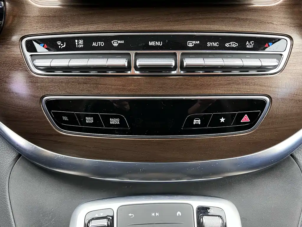 Mercedes-Benz Mercedes-Benz V-Class 2021 V 260 Exclusive Edition 2022 - thumbnail 24