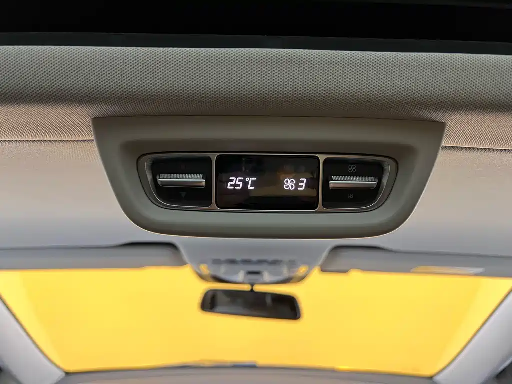 Mercedes-Benz Mercedes-Benz V-Class 2021 V 260 Exclusive Edition 2022 - thumbnail 29