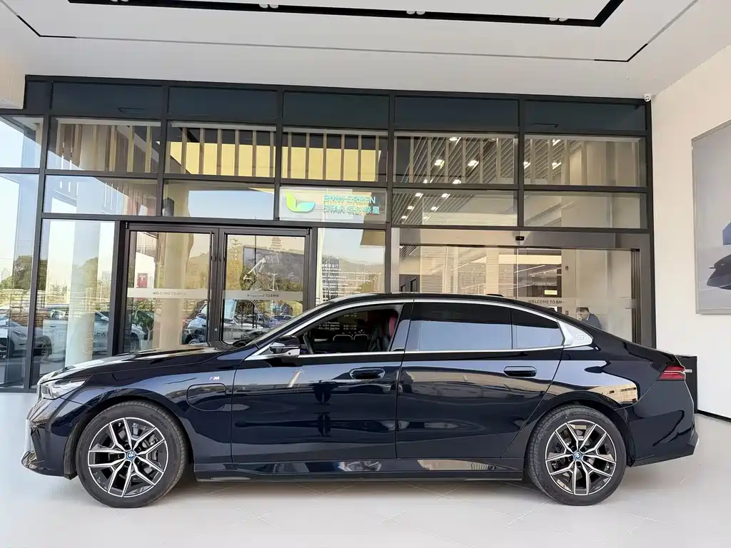 BMW BMW i5 2025 eDrive 40L M Sport Package 2025 - thumbnail 2