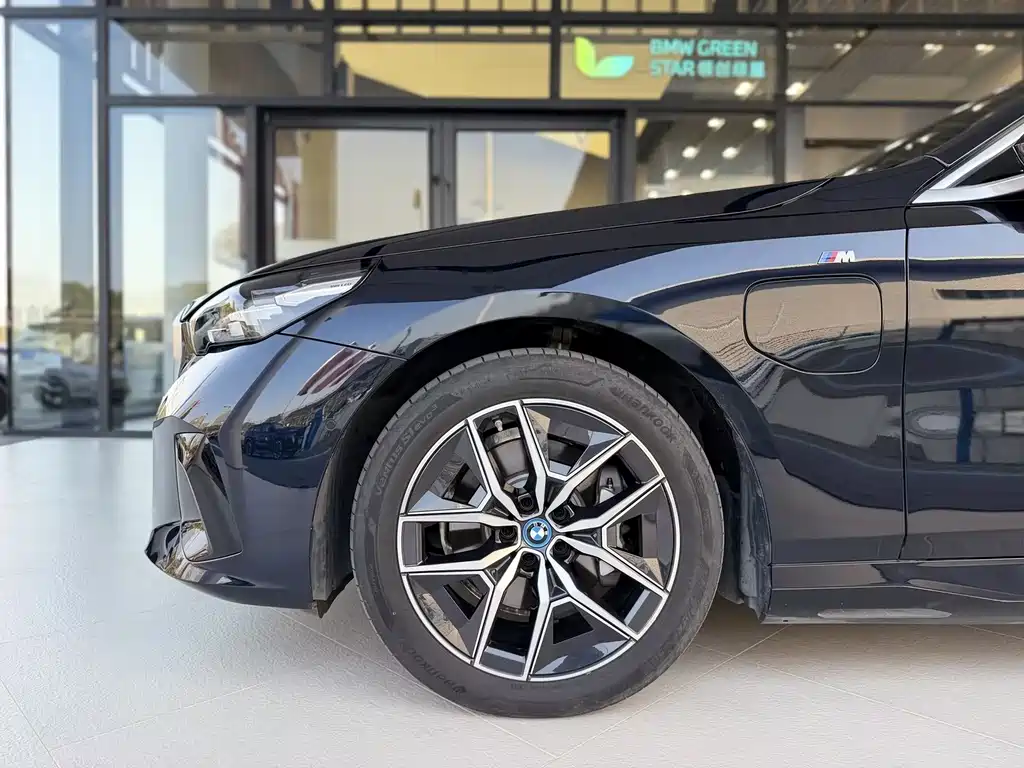 BMW BMW i5 2025 eDrive 40L M Sport Package 2025 - thumbnail 4