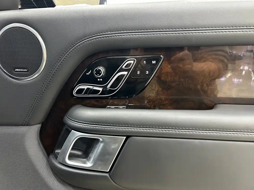 Land Rover Range Rover 2021 3.0 L6 Autobiography Long Wheelbase Classic Edition 2021 - thumbnail 27