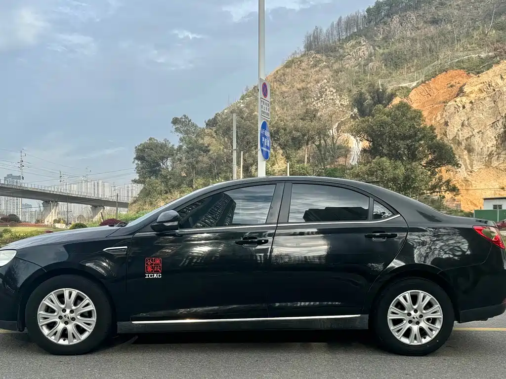 Roewe Roewe 550 2013 Classic Edition 550 1.8L Automatic Luxury Model 2014 - thumbnail 4