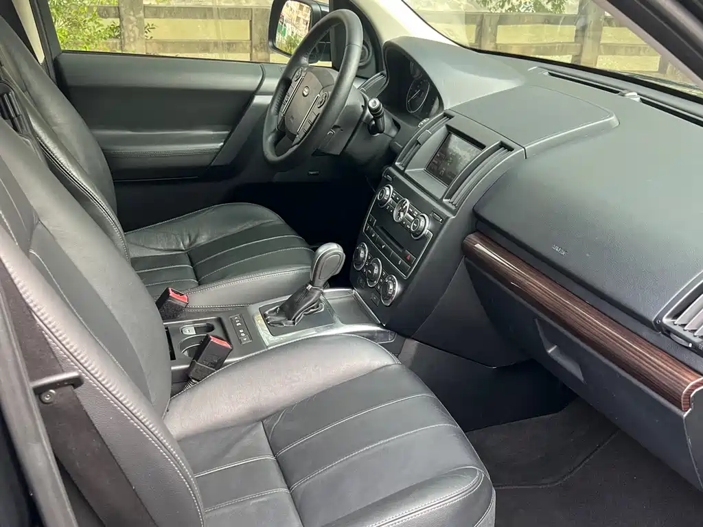 Land Rover Freelander 2 2013 2.2L SD4 SE Diesel 2013 - thumbnail 12