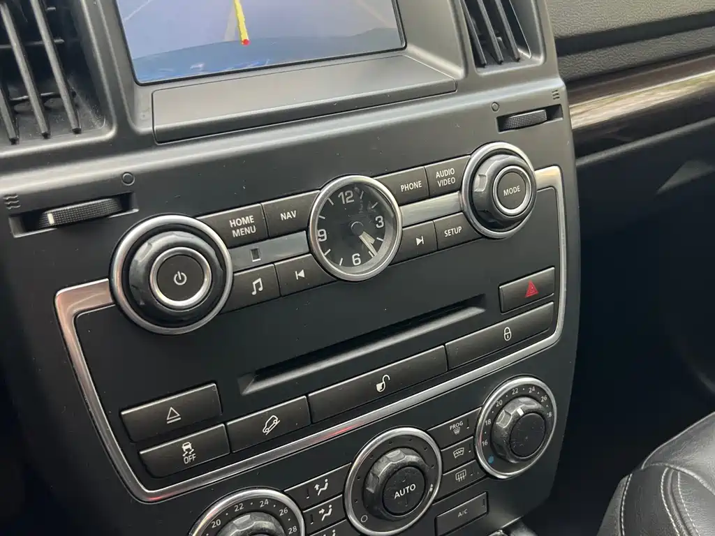 Land Rover Freelander 2 2013 2.2L SD4 SE Diesel 2013 - thumbnail 16
