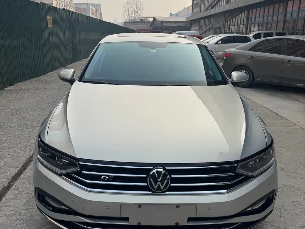 Volkswagen Magotan 2021 330TSI DSG 30th Anniversary Edition 2022 - thumbnail 2