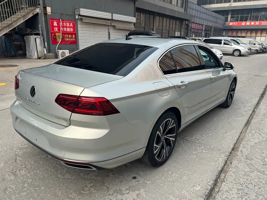 Volkswagen Magotan 2021 330TSI DSG 30th Anniversary Edition 2022 - thumbnail 9