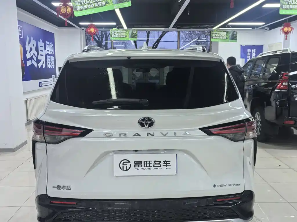 Toyota Toyota Granvia 2024 2.5L Hybrid Premium PLUS AWD Version 2024 - thumbnail 5