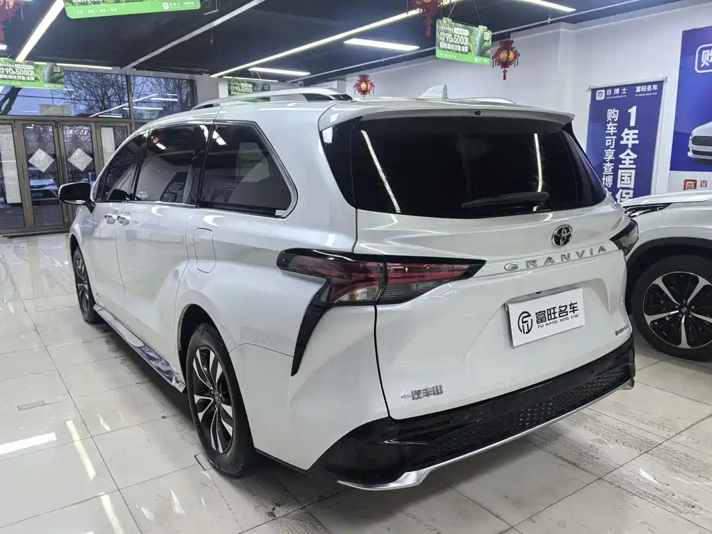 Toyota Toyota Granvia 2024 2.5L Hybrid Premium PLUS AWD Version 2024 - thumbnail 6
