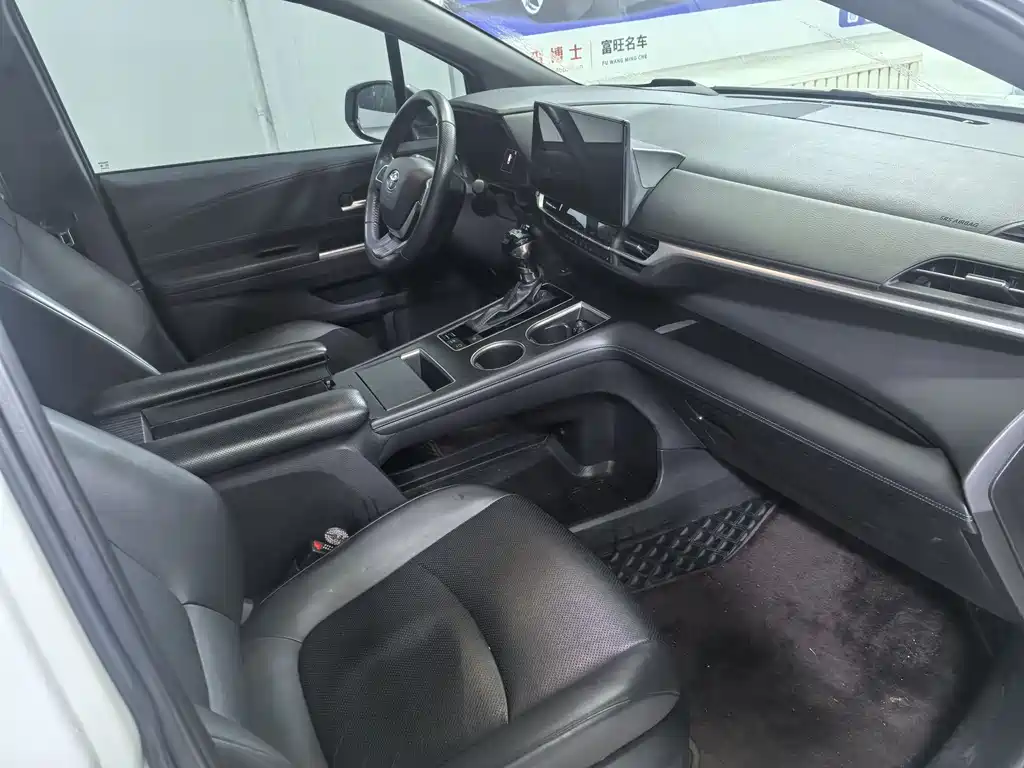 Toyota Toyota Granvia 2024 2.5L Hybrid Premium PLUS AWD Version 2024 - thumbnail 7