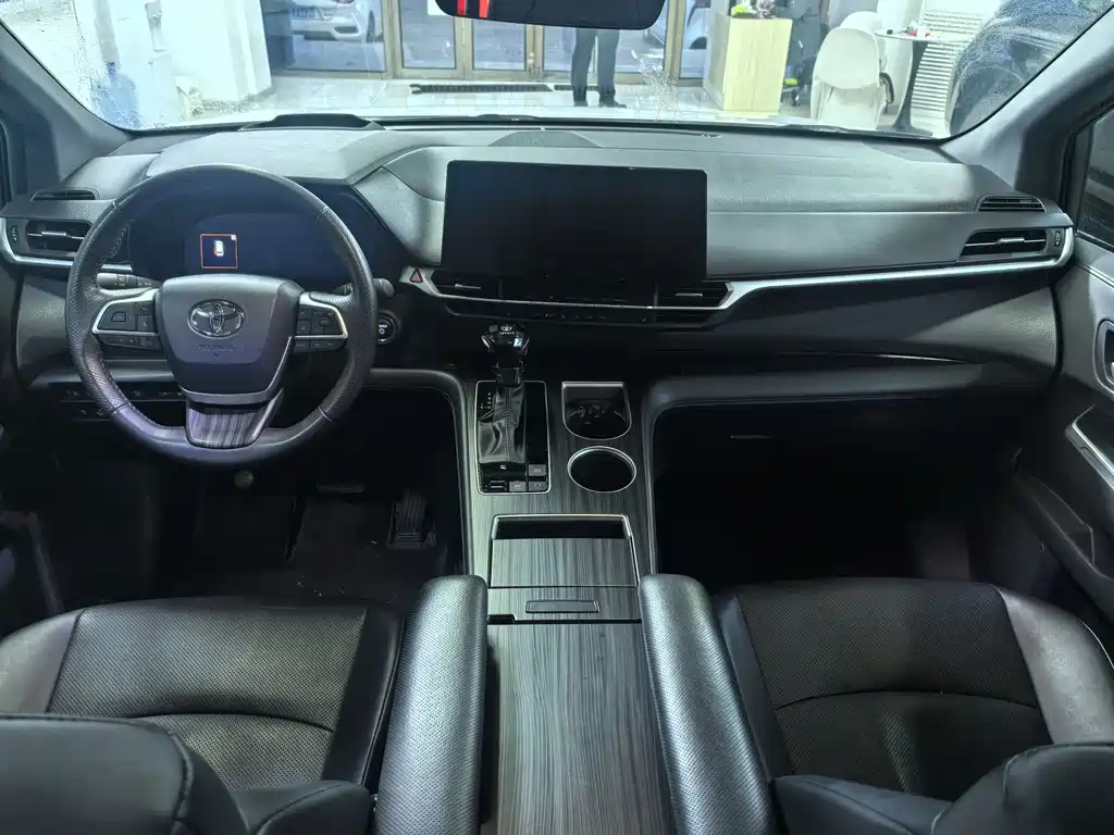 Toyota Toyota Granvia 2024 2.5L Hybrid Premium PLUS AWD Version 2024 - thumbnail 8