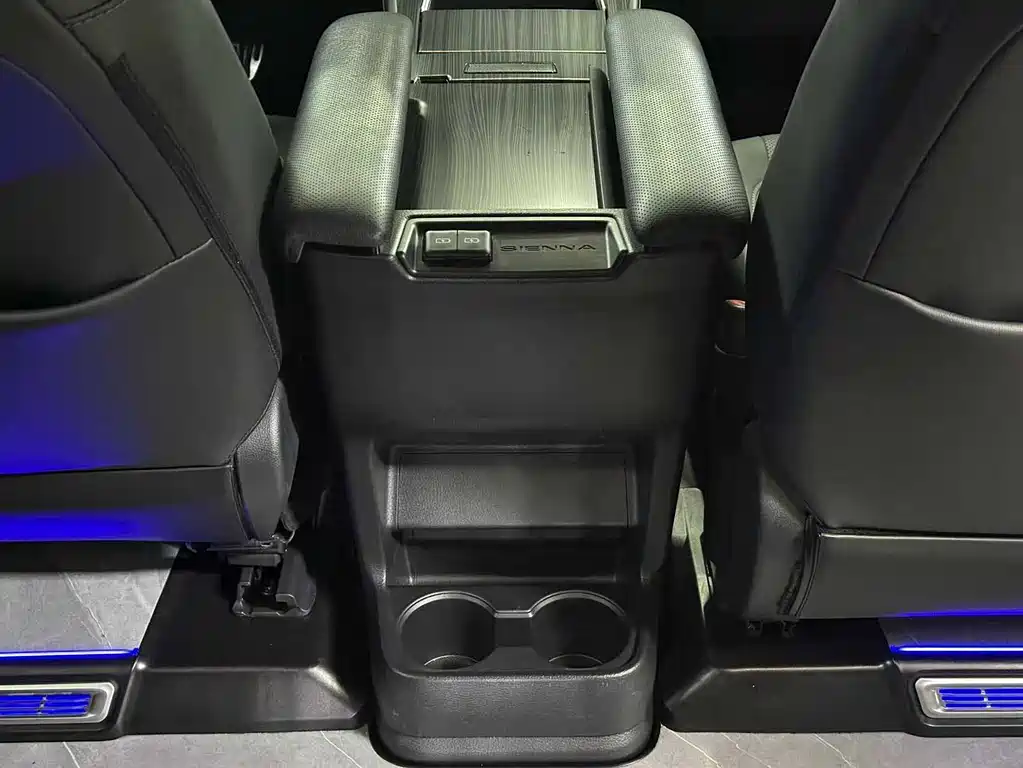 Toyota Toyota Sienna 2024 2.5L Hybrid AWD Premium Edition 2025 - thumbnail 9