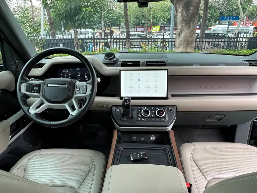Land Rover Land Rover Defender 2022 90 2.0T P300 Tiger Edition 2022 - thumbnail 21