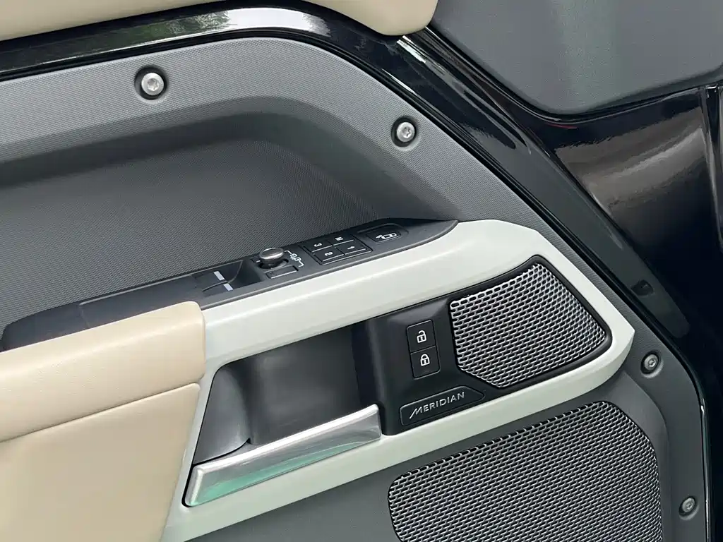 Land Rover Land Rover Defender 2022 90 2.0T P300 Tiger Edition 2022 - thumbnail 26