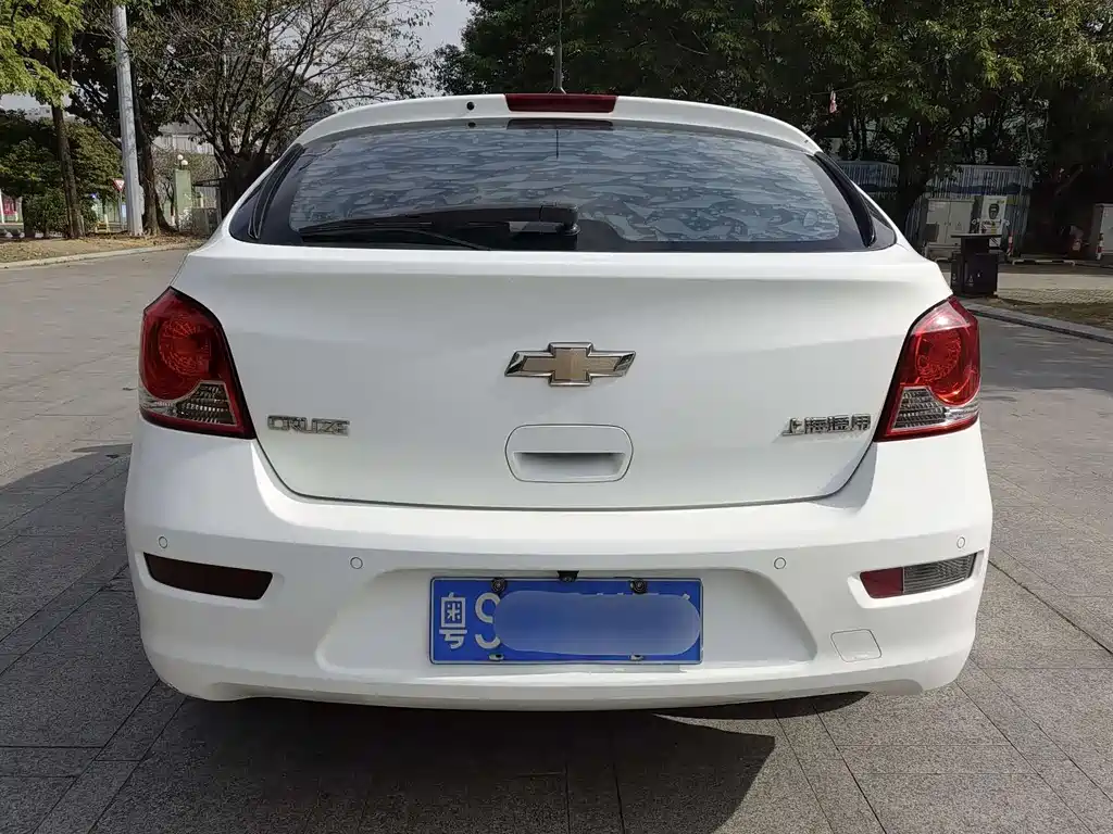 Chevrolet Chevrolet Cruze 2013 Hatchback 1.6L Automatic Luxury Edition 2014 - thumbnail 5