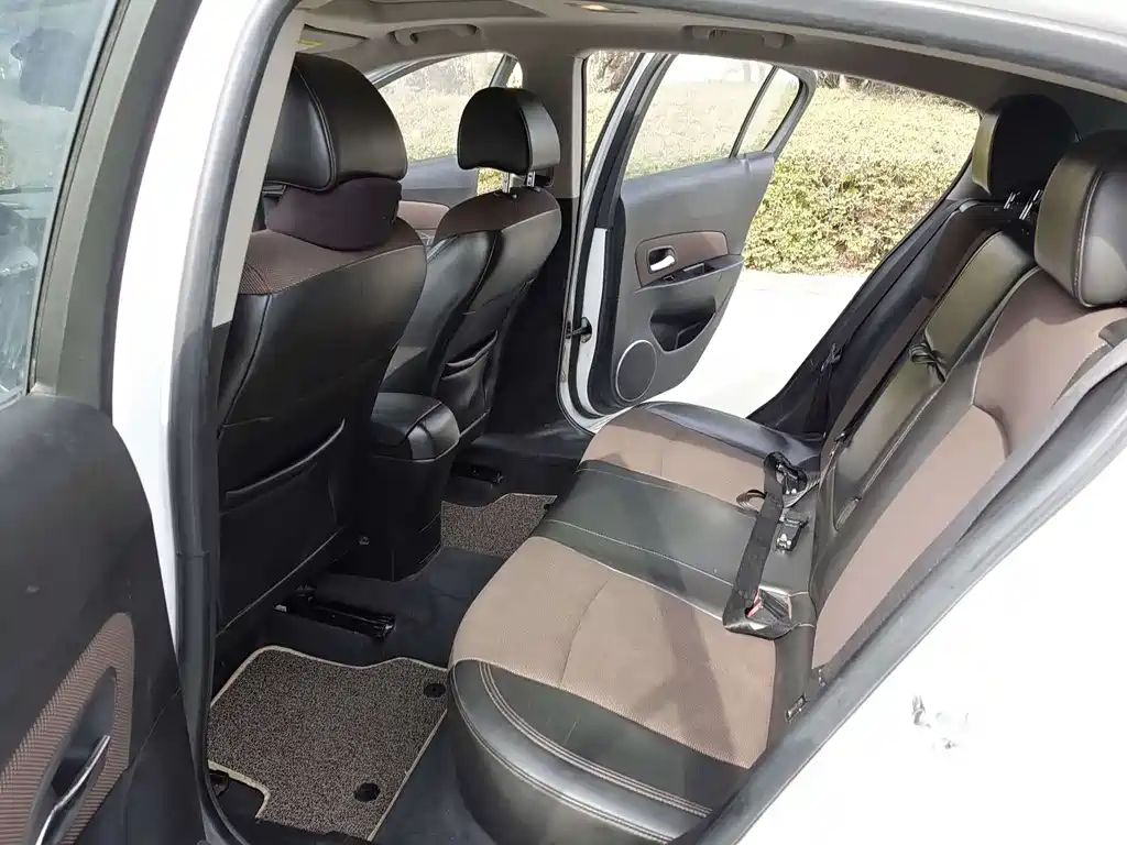 Chevrolet Chevrolet Cruze 2013 Hatchback 1.6L Automatic Luxury Edition 2014 - thumbnail 8