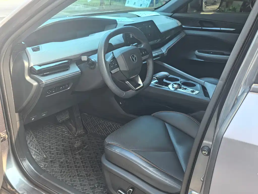 Changan Changan UNI-V 2022 1.5T Premium Edition 2022 - thumbnail 4