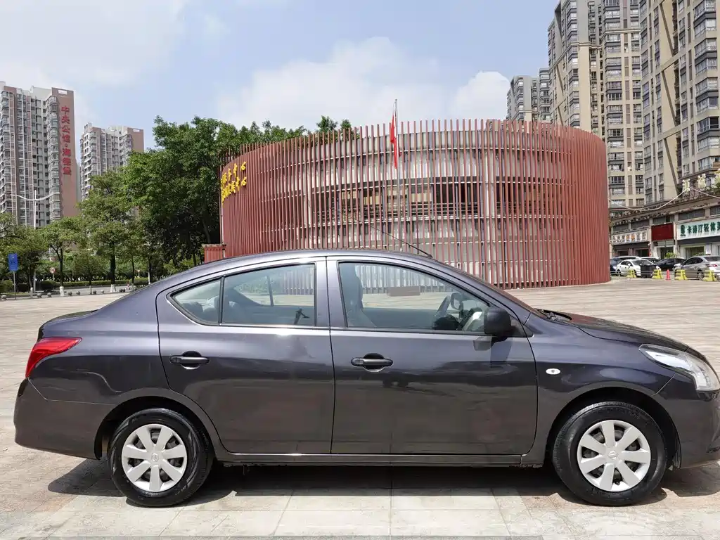 Nissan Sunny 2015 1.5XE CVT Comfort Edition 2017 - thumbnail 4
