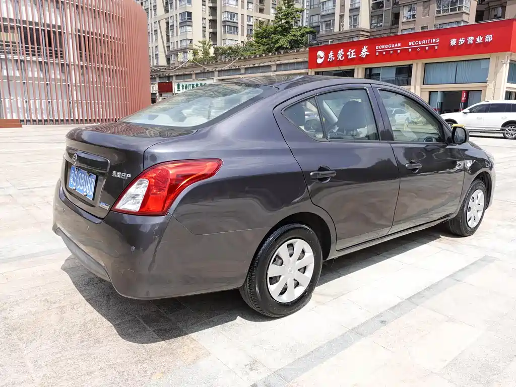 Nissan Sunny 2015 1.5XE CVT Comfort Edition 2017 - thumbnail 6