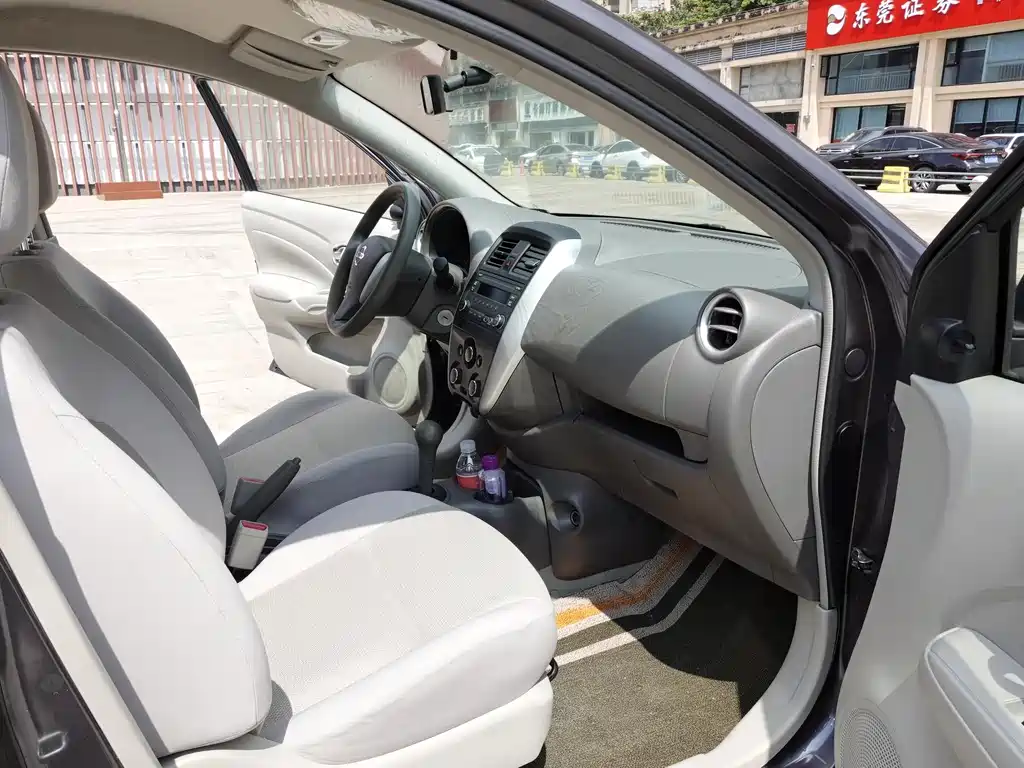 Nissan Sunny 2015 1.5XE CVT Comfort Edition 2017 - thumbnail 9