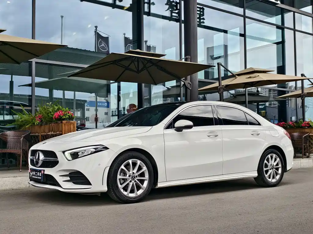 Mercedes-Benz Mercedes-Benz A-Class 2021 A 200 L Sport Sedan Fashion Edition 2021 - thumbnail 2