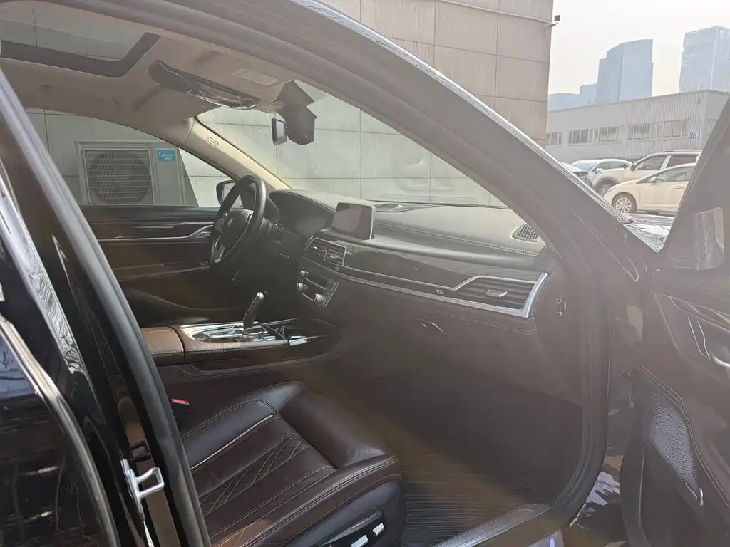 BMW BMW 7 Series 2019 730Li Luxury Package 2019 - thumbnail 5