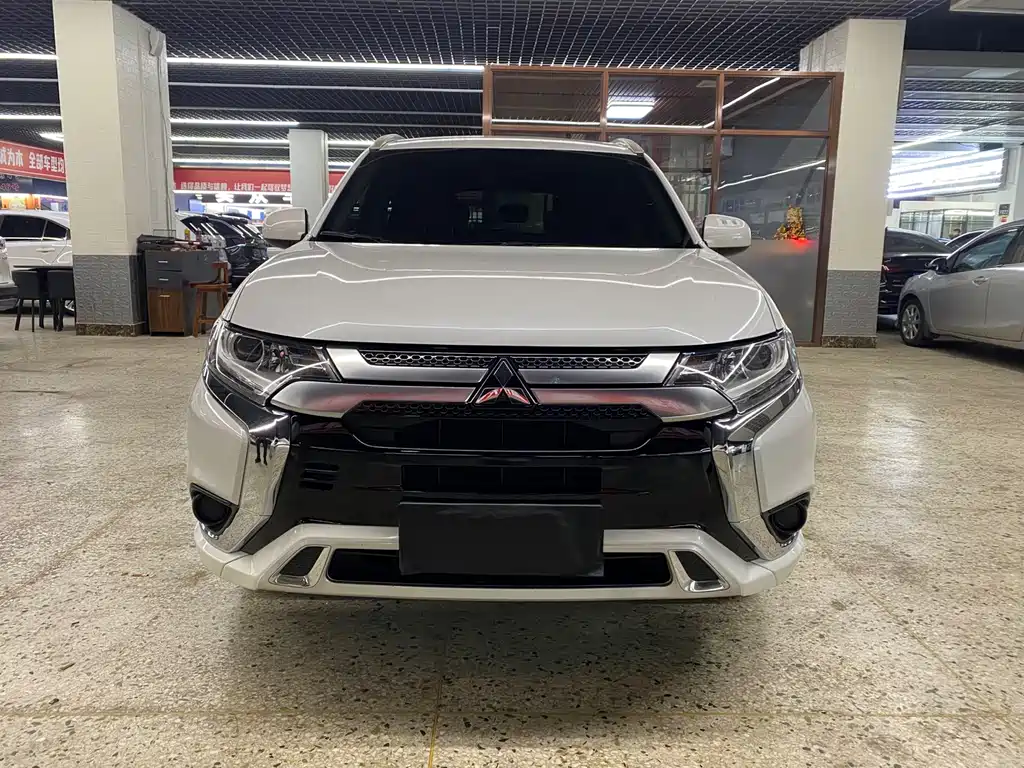 Mitsubishi Outlander 2021 2.0L 2WD Comfort Edition 5-seater 2022 - thumbnail 2