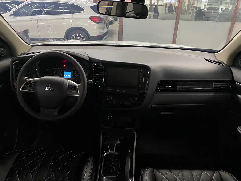 Mitsubishi Outlander 2021 2.0L 2WD Comfort Edition 5-seater 2022 - thumbnail 6