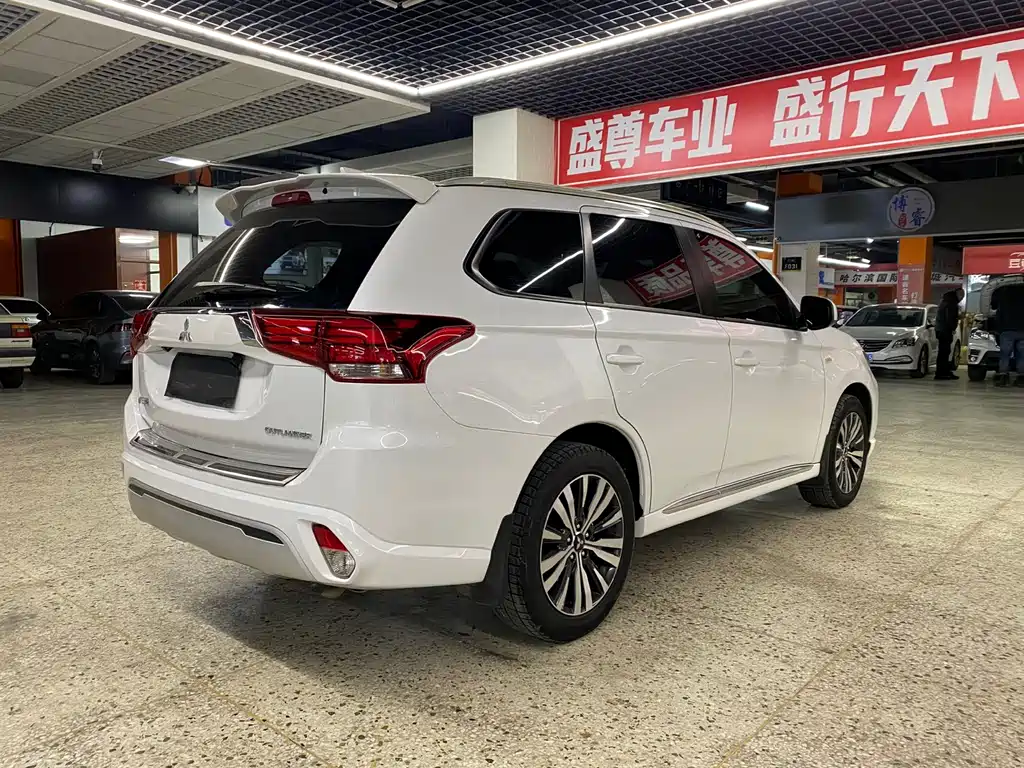 Mitsubishi Outlander 2021 2.0L 2WD Comfort Edition 5-seater 2022 - thumbnail 7